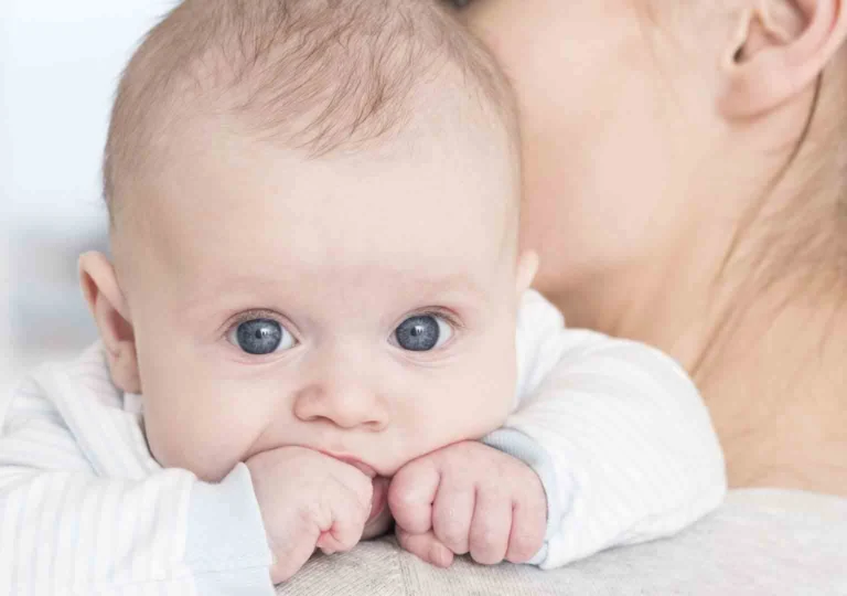 فکر می‌کنید شیرتان کم است؟ این نشانه‌ها می‌گویند نوزاد واقعاً سیر می‌شود یا نه