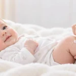 پوسته پوسته شدن بدن نوزاد نشانه چیست؟ علت‌ها و روش مراقبت از پوست نوزاد