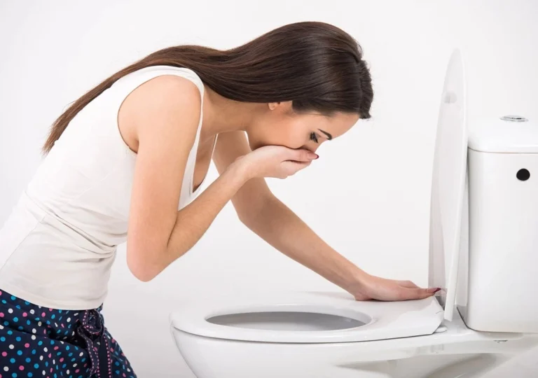 حالت تهوع بارداری از چه زمانی شروع می‌شود؟ زمان دقیق، علل و پایان آن